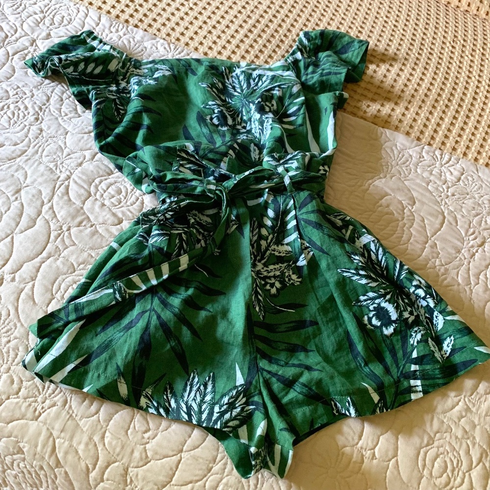 🌴GUESS Tropical green romper/jumpsuit Size 8 100% Cotton